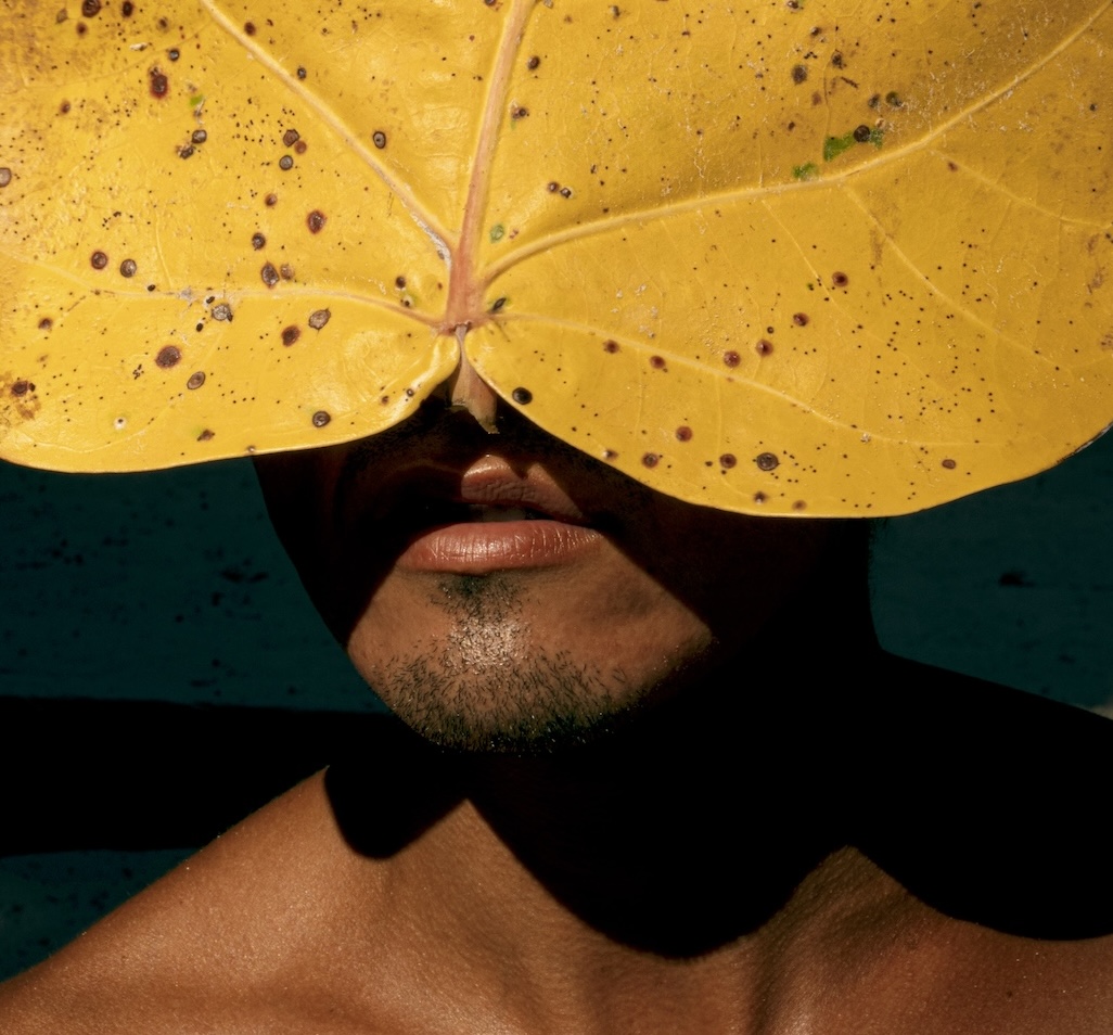 people having fun with live DJ music at nomade Tulum