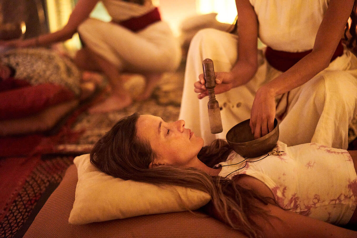 woman preparing to receive an relaxing session massage